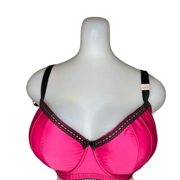 Creme Bralee Other - Creme Bralee by QT Intimates Bra in Pink with Black Lace Trim • 32G • NWT